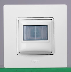 Датчик движения Legrand Mosaic Белый Пик С Нейтралью 078454