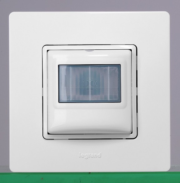 Датчик движения Legrand Mosaic Белый Пик С Нейтралью 078454