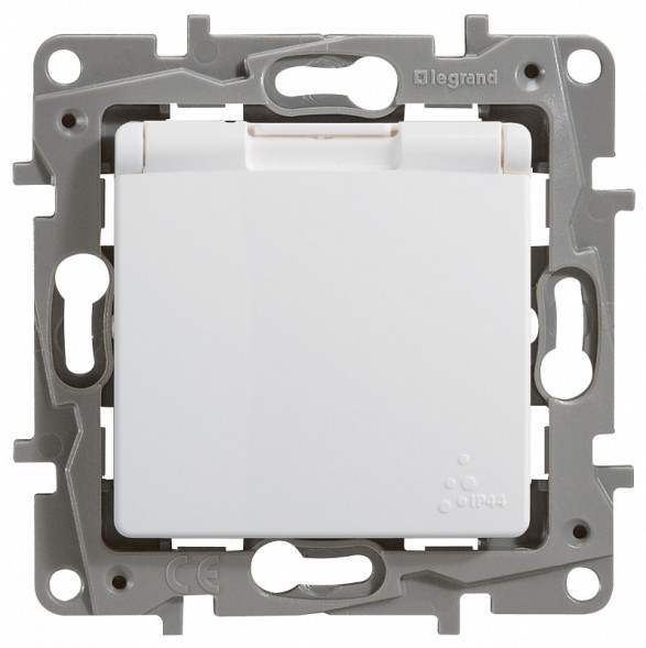 Розетка Legrand Etika белый 2К+З IP 44 с откидной крышкой и шторками - немецкий стандарт - автоматические зажимы - 16 А - 250 В~ 672232