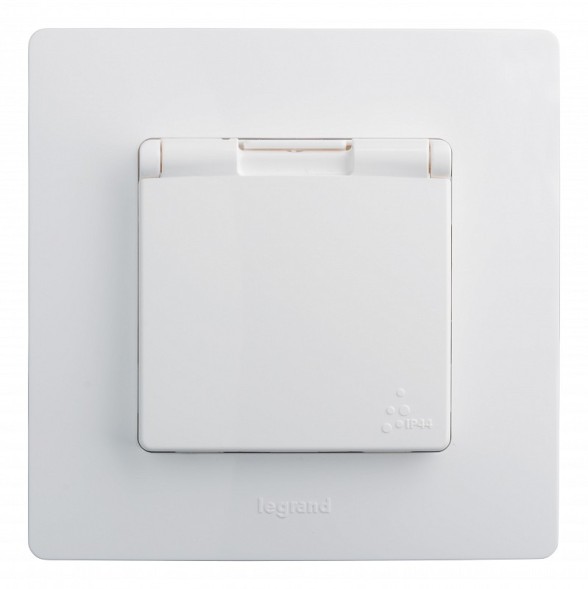 Розетка Legrand Etika белый 2К+З IP 44 с откидной крышкой и шторками - немецкий стандарт - автоматические зажимы - 16 А - 250 В~ 672232