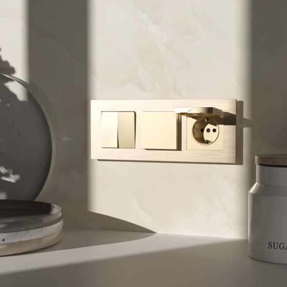 Розетка влагозащ. с зазем. с защит. крышкой и шторками N (шампань) Werkel W1171211