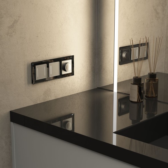 Рамка из стекла на 3 поста Diamant черный Werkel W0031208