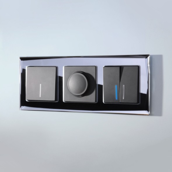 Рамка из стекла на 3 поста Diamant черный Werkel W0031208