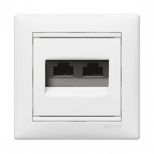 Розетка компьютерная Legrand Valena Белый (RJ45) 2-ая 5кат.крепление винт(без лапок) 774239