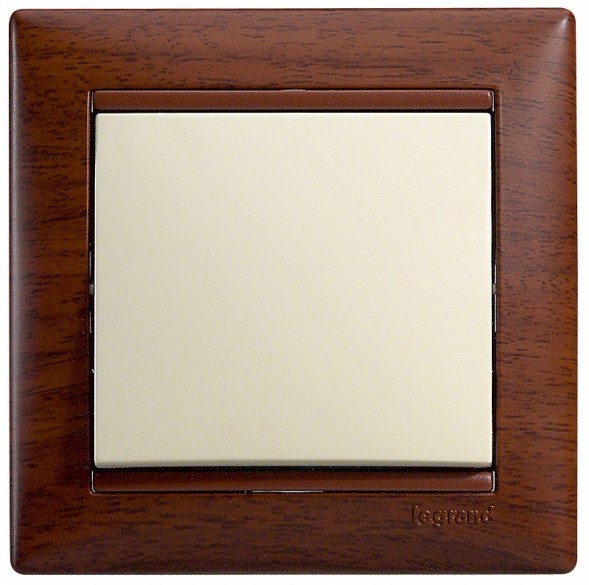 Рамка Legrand Valena Дерево 1 пост 770311