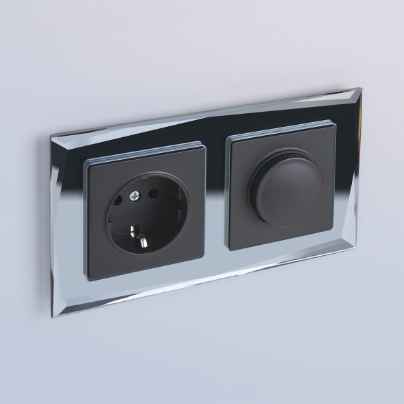 Рамка из стекла на 2 поста Diamant черный Werkel W0021208