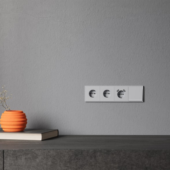 Накладка для розетки с заземлением и защитными шторками, S70 (серый)