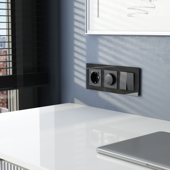 Рамка из стекла на 3 поста Favorit черный Werkel W0031108