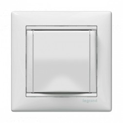 Розетка Legrand Valena Белый 1-ая с/з с крышкой 774422