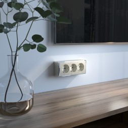 Розетка тройная с заземлением и шторками Gallant шампань рифленый W5073110