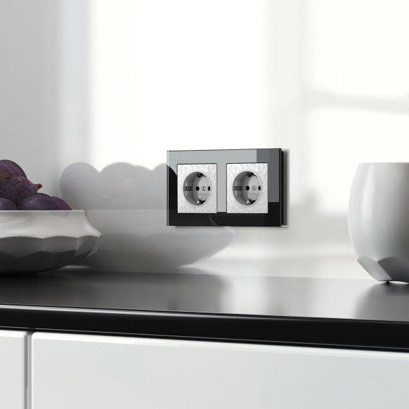 Рамка из стекла на 2 поста Favorit черный Werkel W0021108