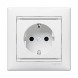 Розетка Legrand Valena Белый 1-ая с/з с защитными шторками 774421