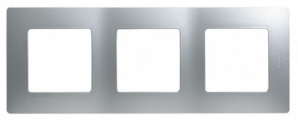 Рамка Legrand Etika Алюминий 3-постовая 672553