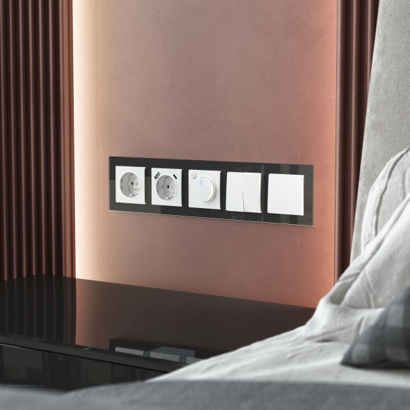 Рамка из стекла на 5 постов Favorit черный W0051108