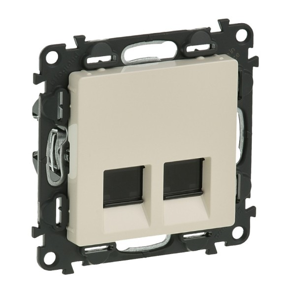 Информационная розетка Legrand Valena Life Слоновая кость двойная RJ45 Кат. 6 UTP. С лицевой панелью 753543