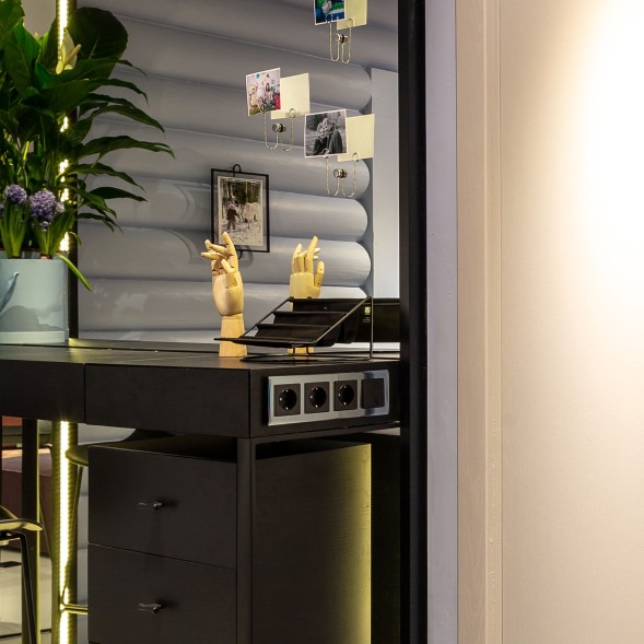 Выключатель одноклавишный проходной черный матовый Werkel W1112008