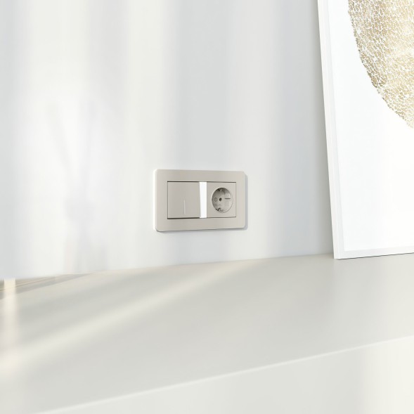 Розетка с заземлением и шторками (дымчатый) Werkel W1271104