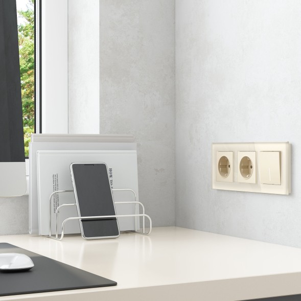 Рамка из стекла на 3 поста Favorit молочный Werkel W0031141