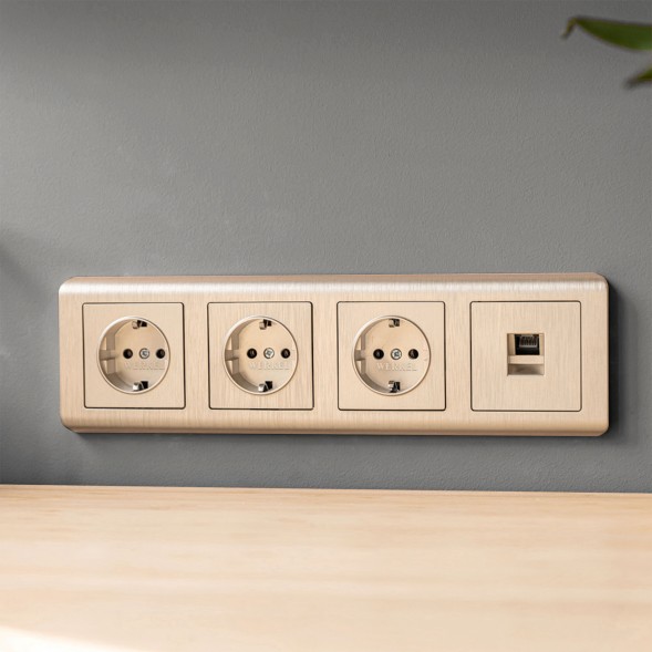 Розетка с заземлением и шторками (шампань рифленый) Werkel W1171110