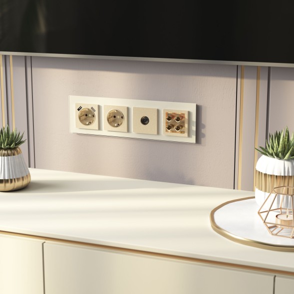 Розетка с заземлением и шторками (шампань рифленый) Werkel W1171110