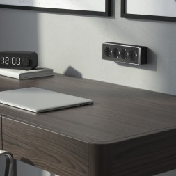 Розетка четверная с заземлением и шторками Gallant черный/хром W5072258