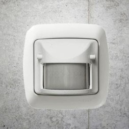 Датчик движения ABB Busch-Wachter 220 MasterLINE белый IP55 с тёмной линзой 2CKA006800A2600 6847/8 AGM-204-500