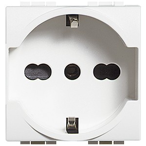 Розетка Bticino LivingLight Air Белый 2П + заземление (центр., боков.) 16А с защитными шторками 2 модуля N4140/16