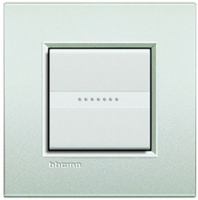 Рамка Bticino LivingLight Air Белый жемчуг двухмодульная LNE4802PR