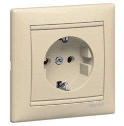 Розетка Legrand Valena Слоновая кость 1-ая с/з литая 774323